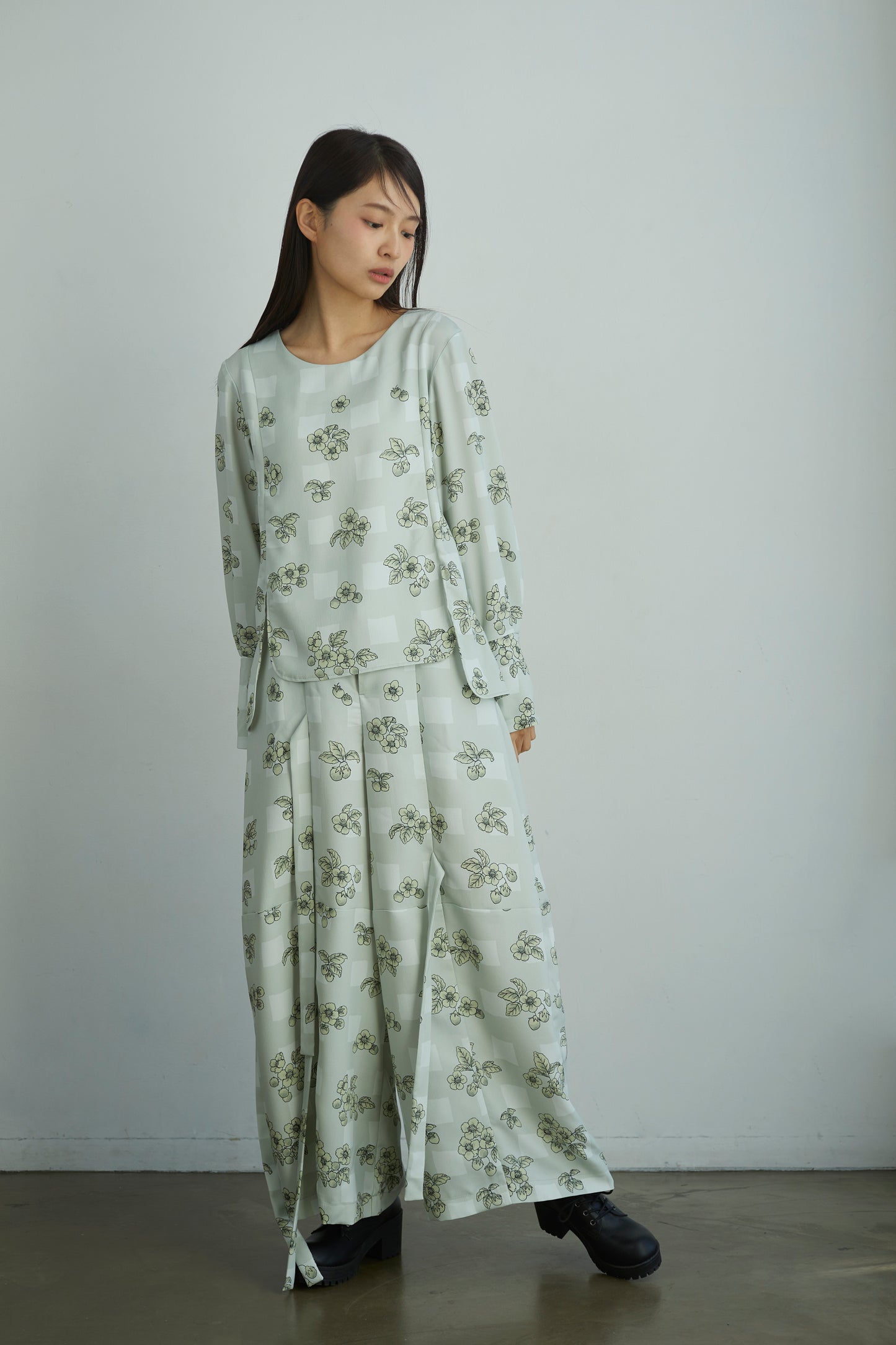 ”いちご園”ブラウス "The Strawberry Garden" Blouse