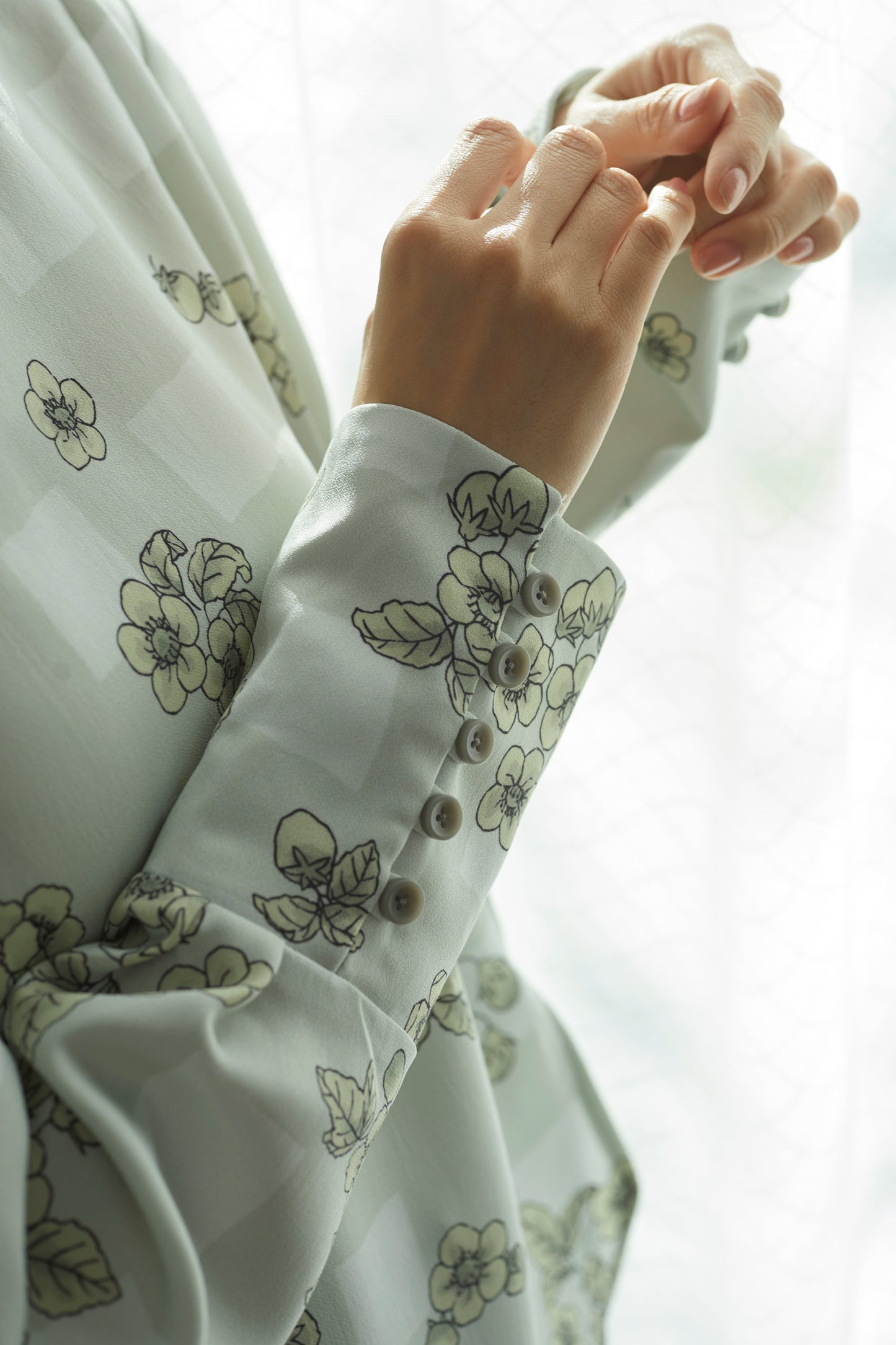 ”いちご園”ブラウス "The Strawberry Garden" Blouse