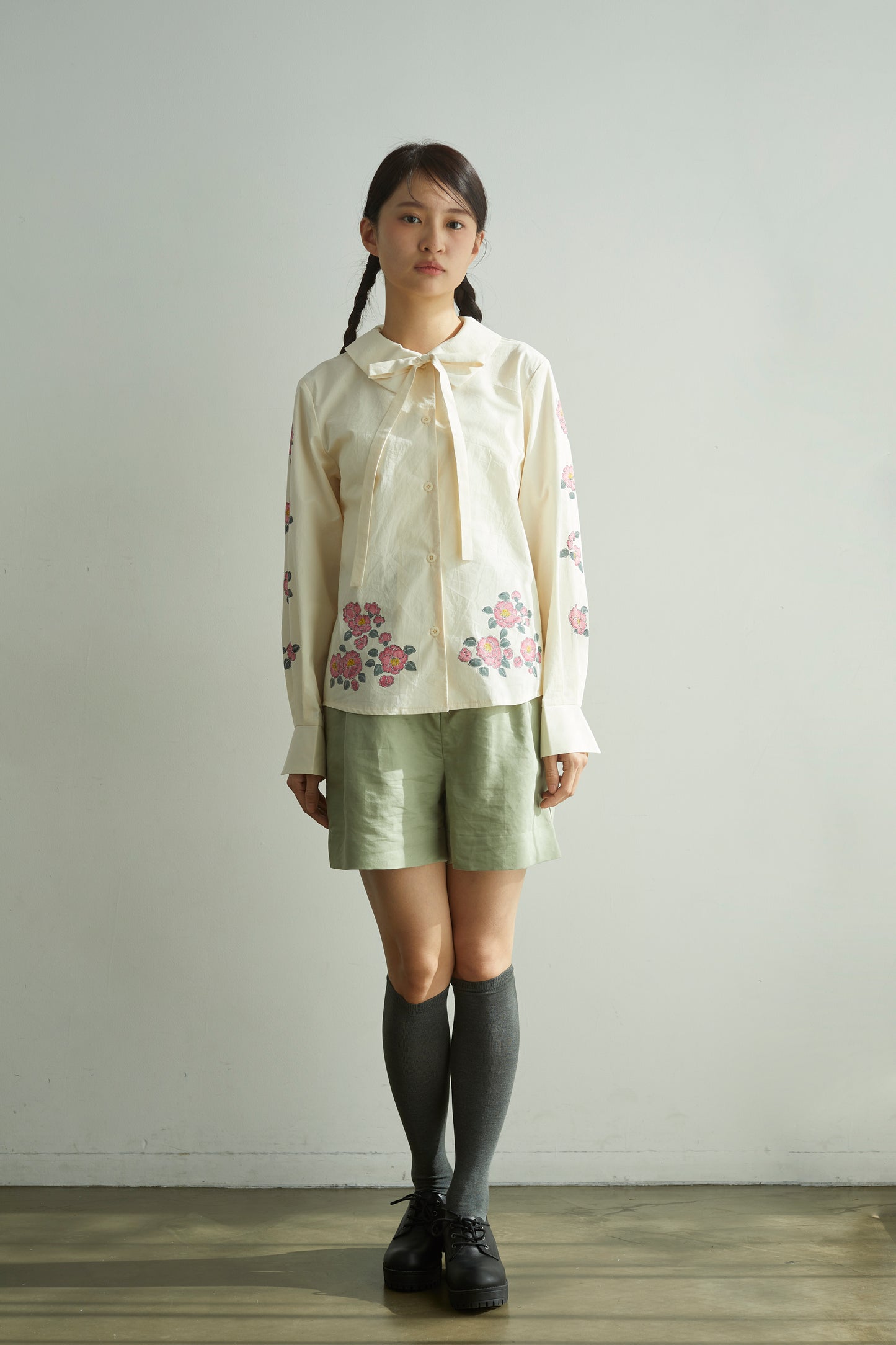 山茶花のボウタイシャツ Camellia Sasanqua Shirt