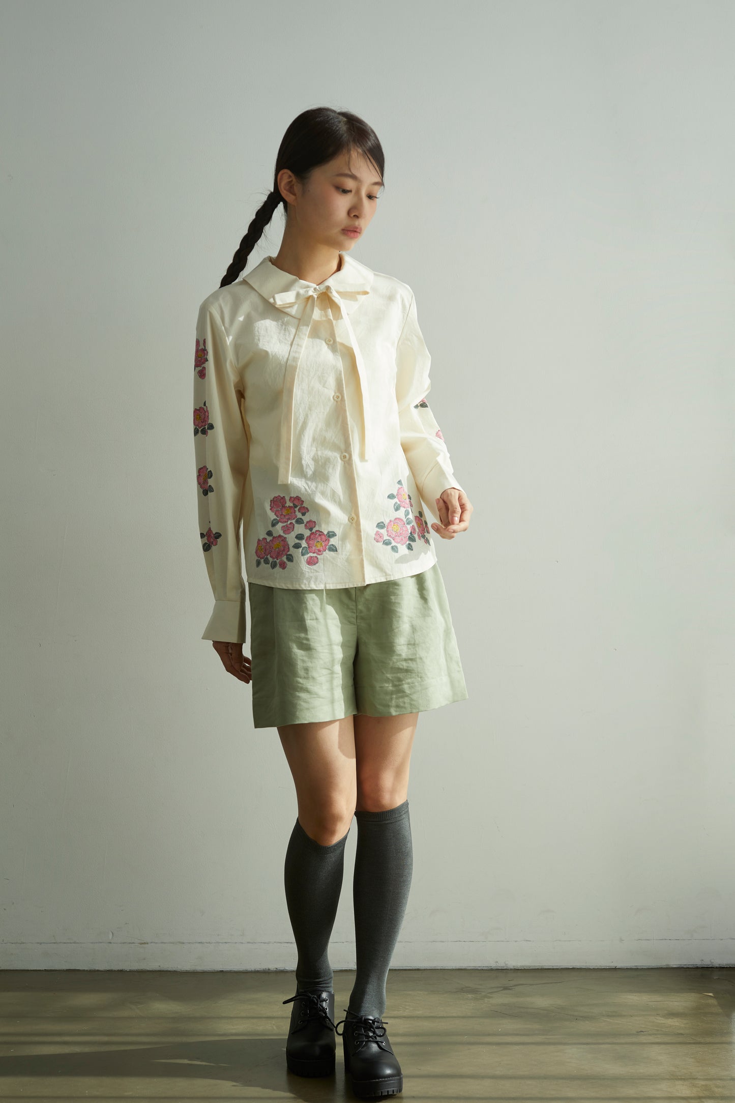 山茶花のボウタイシャツ Camellia Sasanqua Shirt