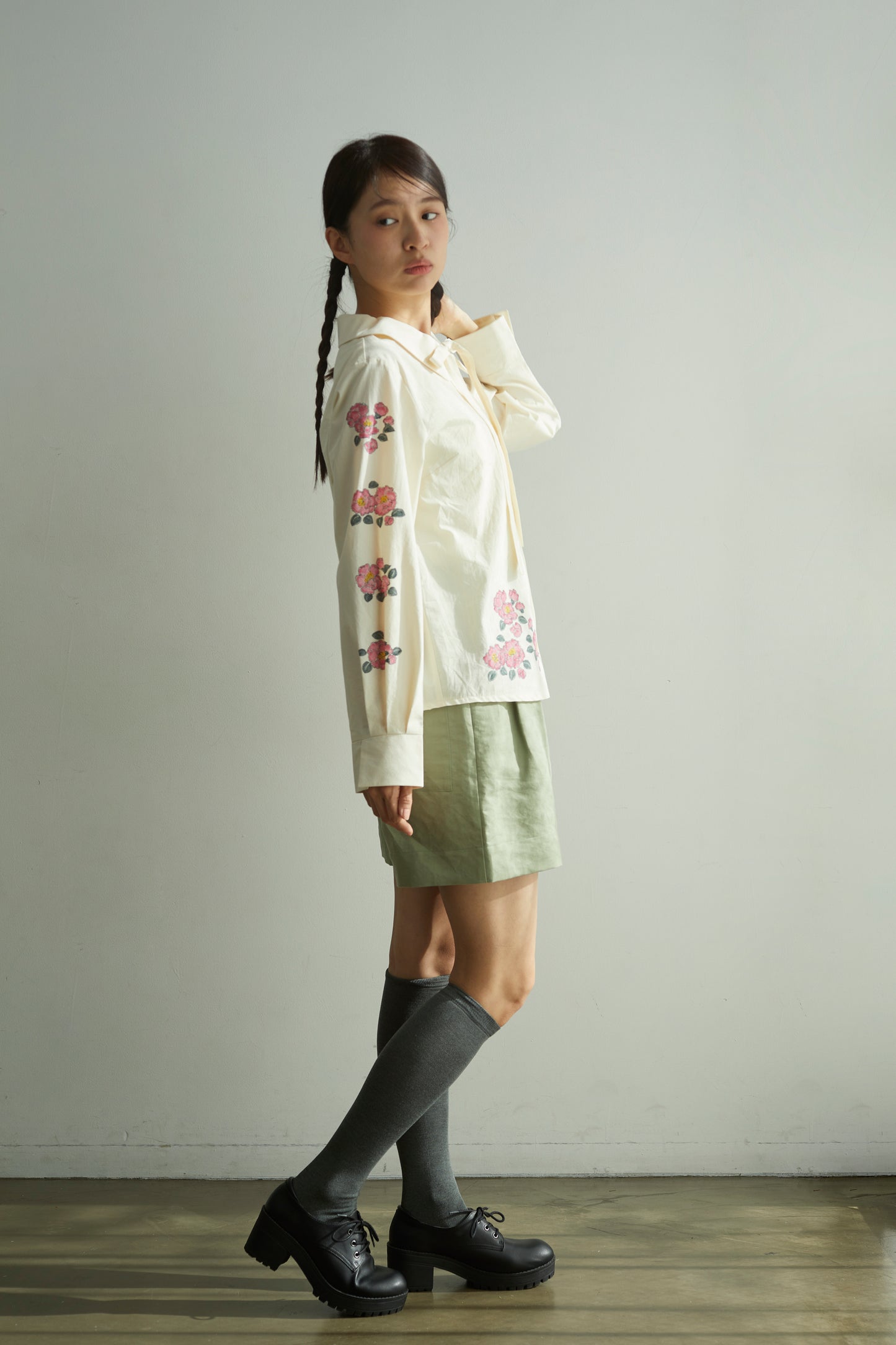 山茶花のボウタイシャツ Camellia Sasanqua Shirt
