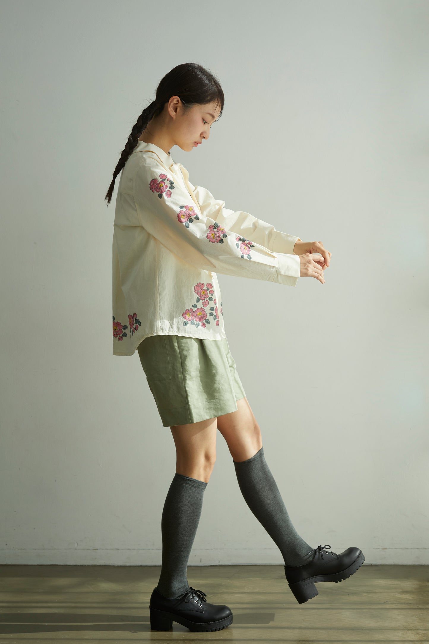 山茶花のボウタイシャツ Camellia Sasanqua Shirt