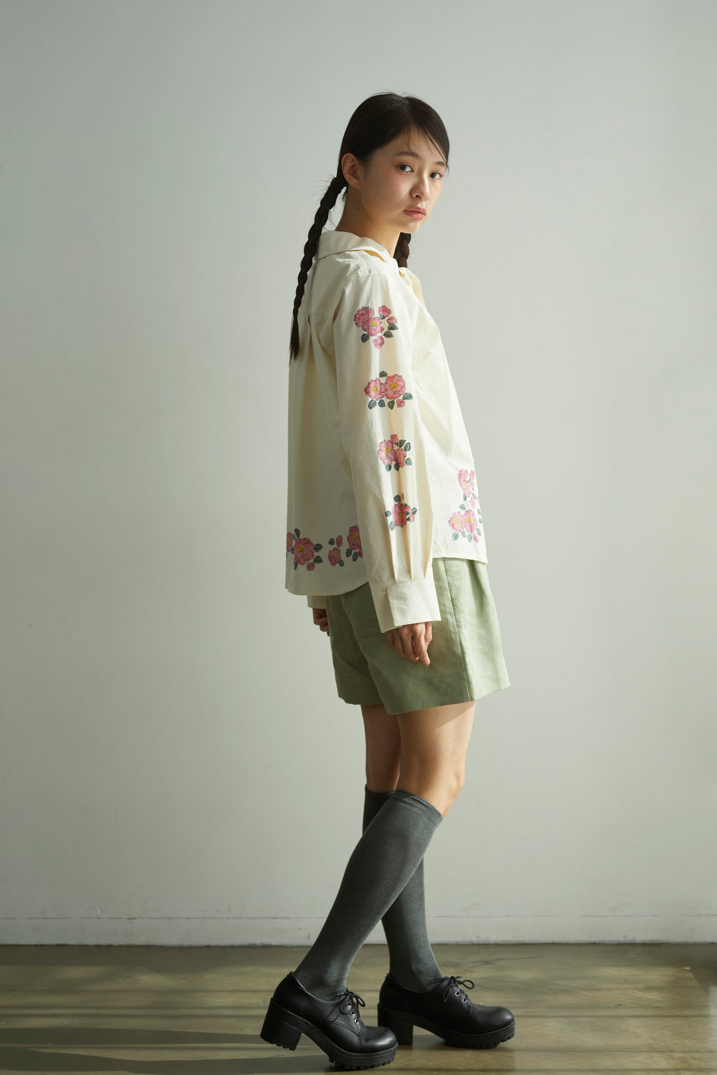 山茶花のボウタイシャツ Camellia Sasanqua Shirt