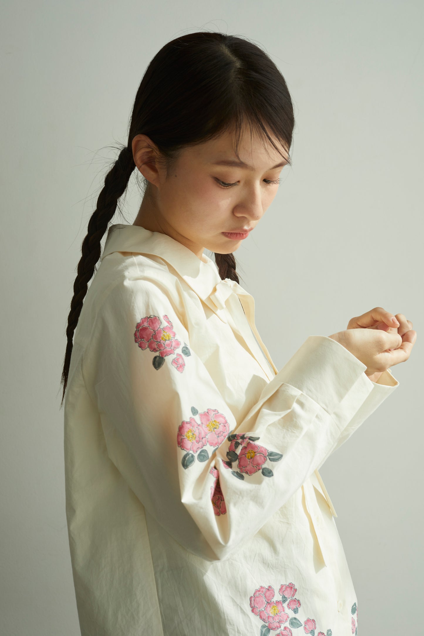 山茶花のボウタイシャツ Camellia Sasanqua Shirt