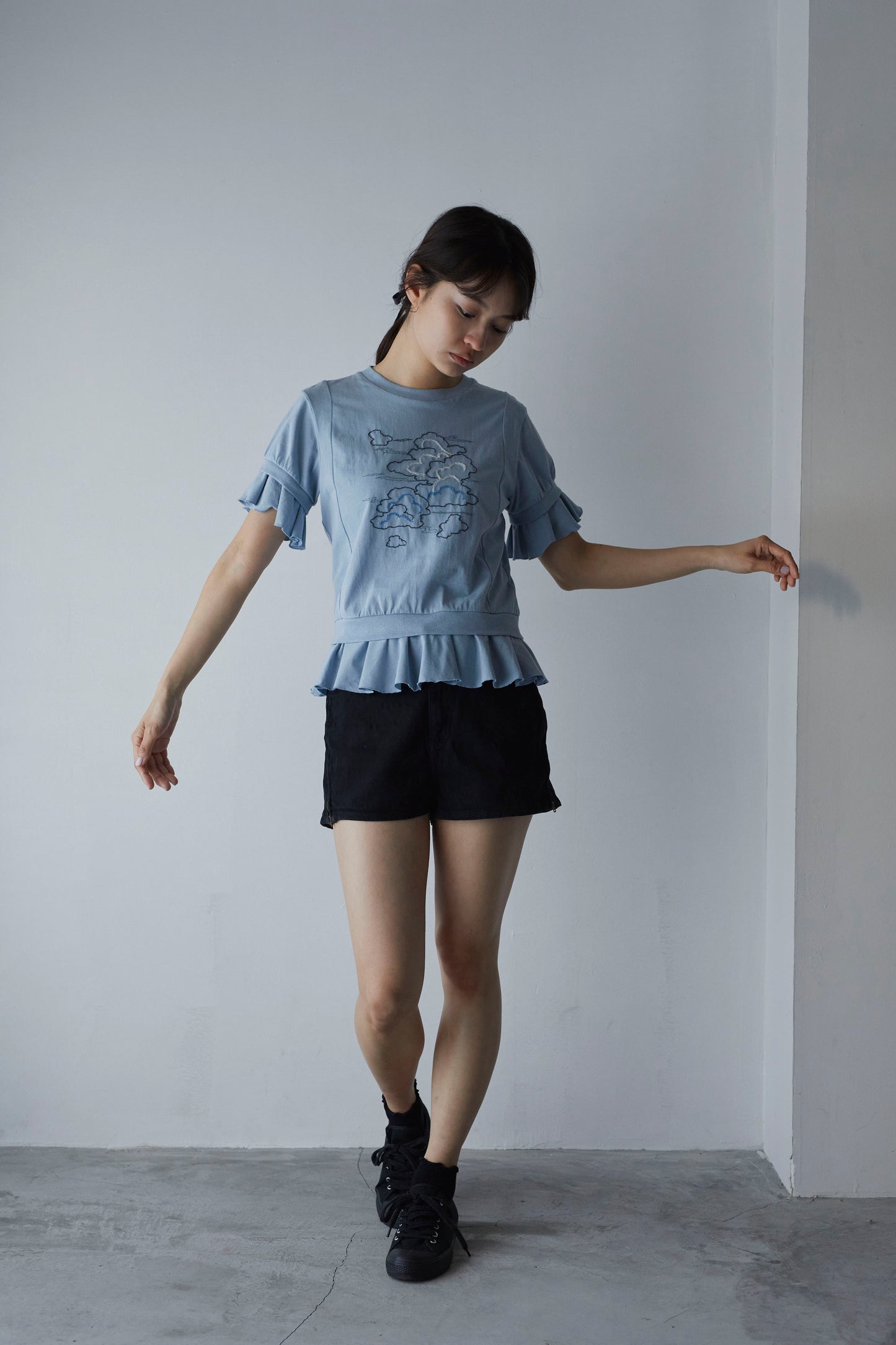 雲のフリルTシャツ "Clouds" Frill Hem T-shirt