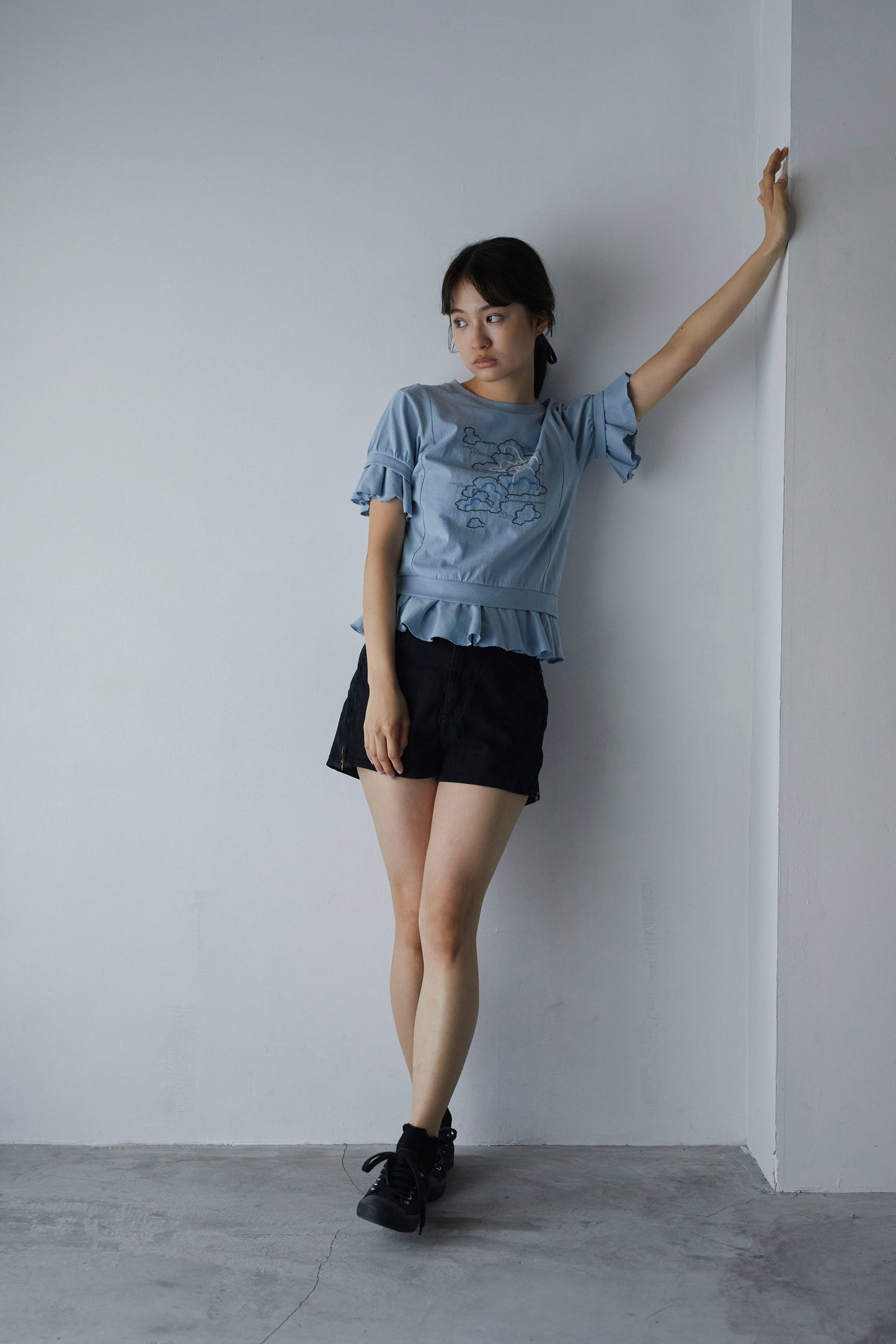 雲のフリルTシャツ "Clouds" Frill Hem T-shirt
