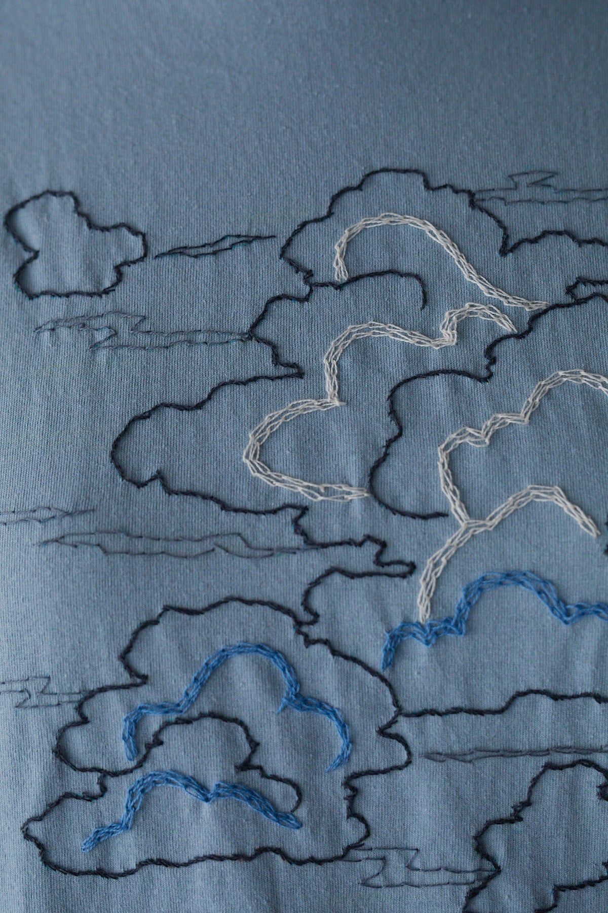 雲のフリルTシャツ "Clouds" Frill Hem T-shirt