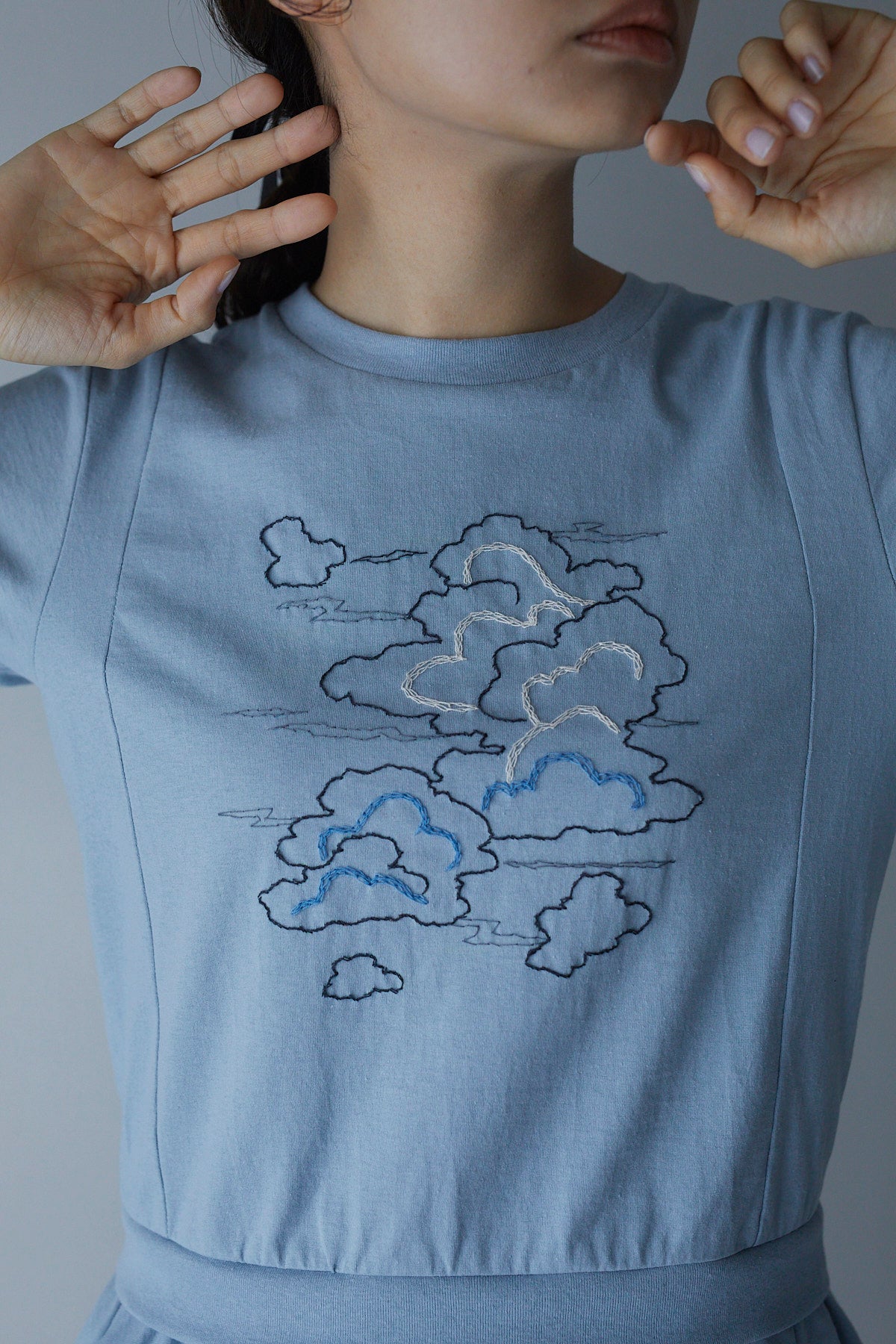 雲のフリルTシャツ "Clouds" Frill Hem T-shirt