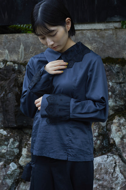 アシンメトリー襟のレースブラウス　Asymmetrical Collar Lace Blouse