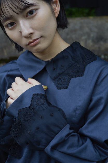 アシンメトリー襟のレースブラウス　Asymmetrical Collar Lace Blouse